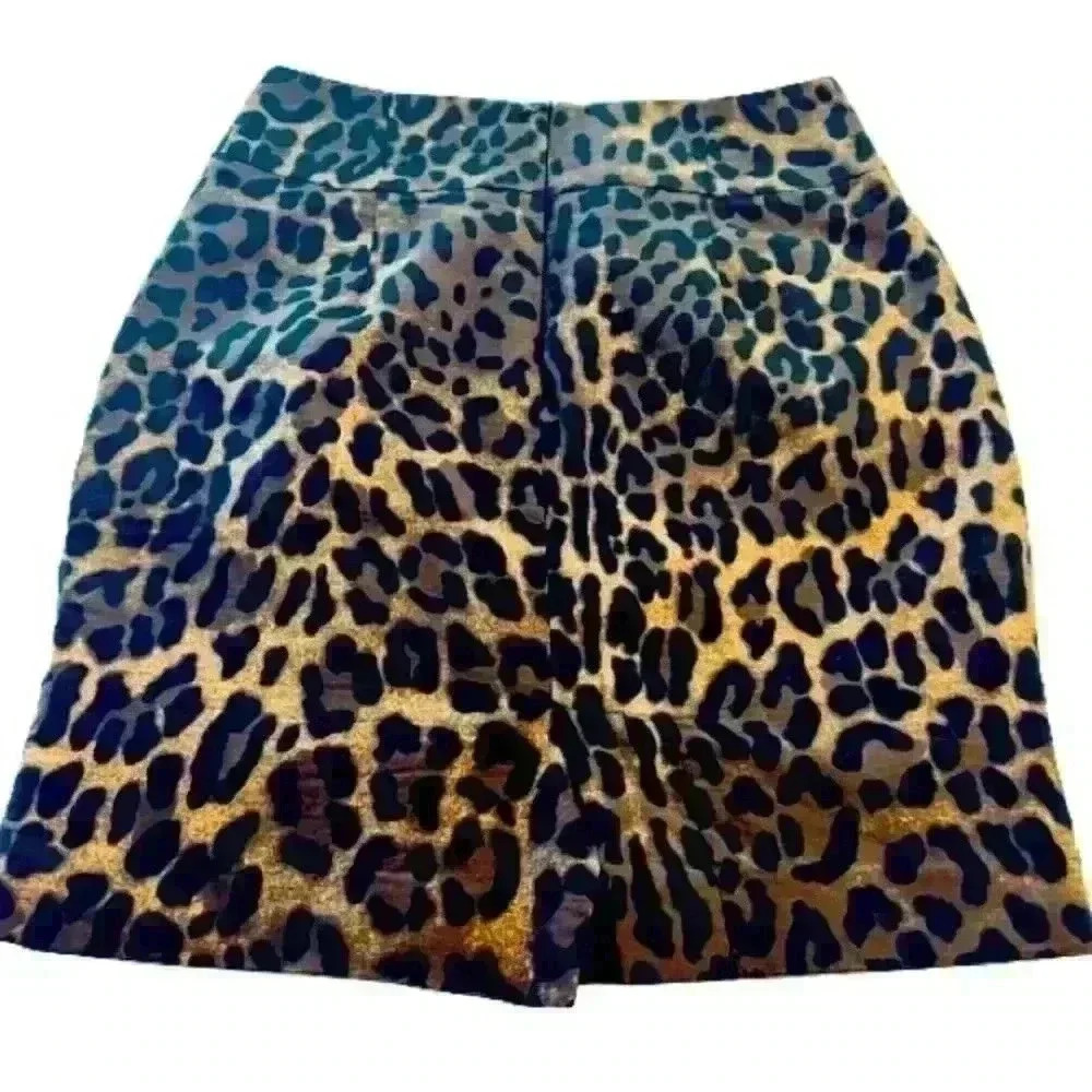 FORERVER 21 ANIMAL PRINT MINI SKIRT SIZE SMALL 2 FRONT POCKETS